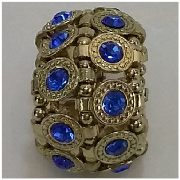 Multi Stone Ring. Goldentone band. Stretchy. - Picture 4 of 8